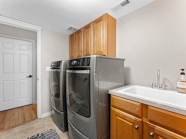 629 E Braemere Rd — Photo 39