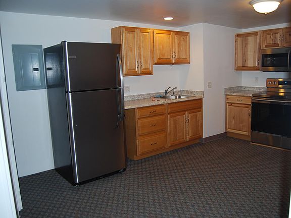 4th image of 389 Nashua St