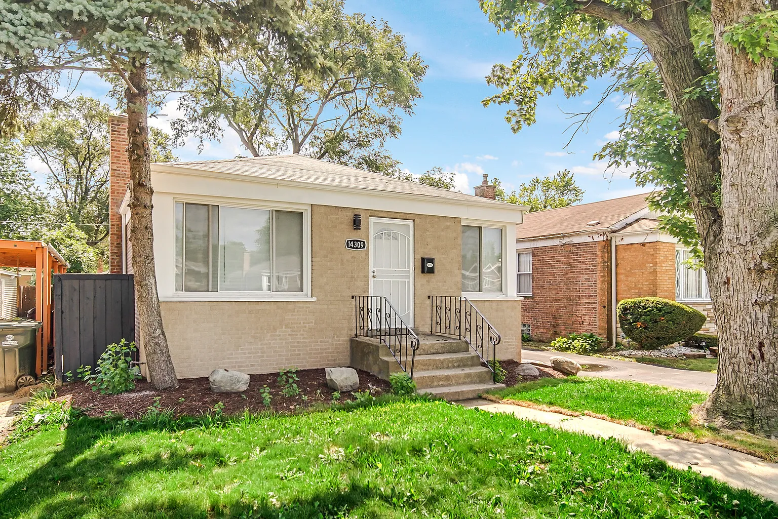 14309 University Ave photo 1