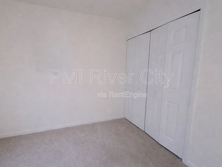 12154 Alexandra Dr — Photo 7