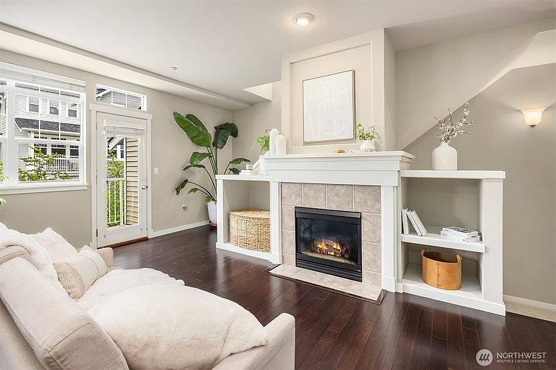 3rd image of 1601 NE Katsura Street #103