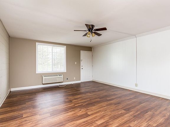 3rd image of 861 E High St APT 208