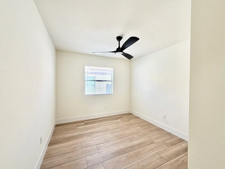 8221 Grassy Point Cir — Photo 11