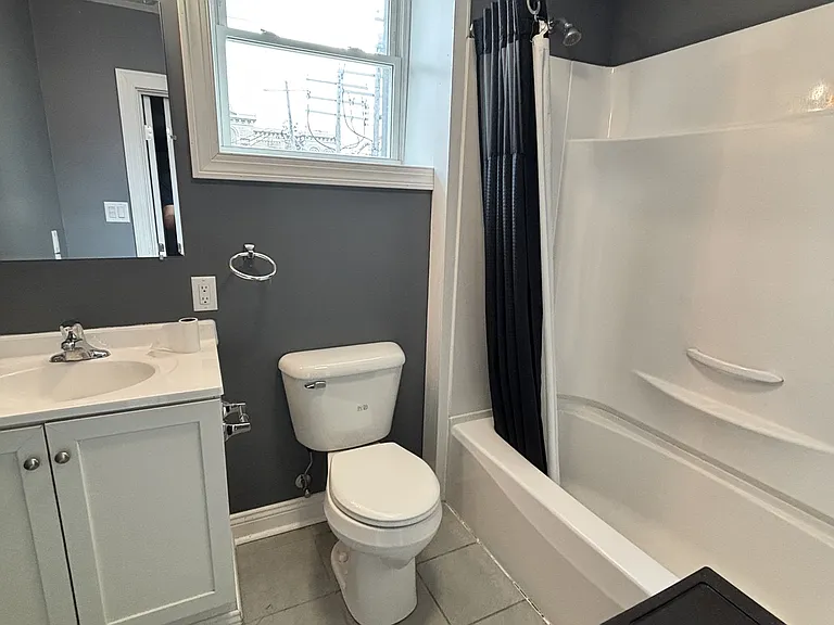 616 Clinton St — Photo 8