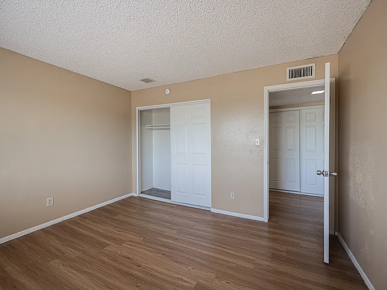 4724 E Portland St — Photo 13