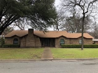 8436 Marys Creek Dr, Benbrook, TX 76116