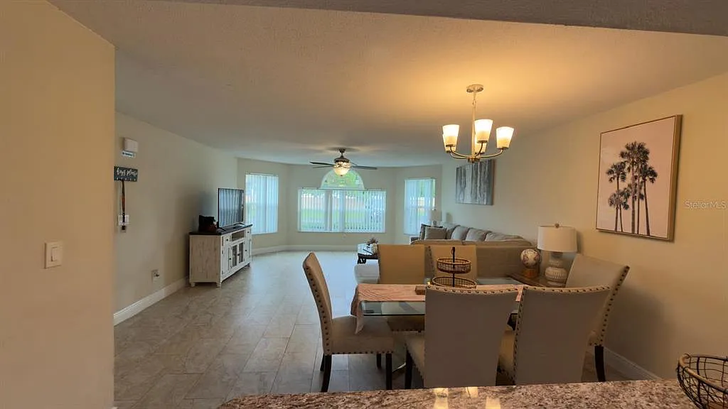 3 bed, 2.0 bath, 1220 sqft, $2,000 — Photo 3