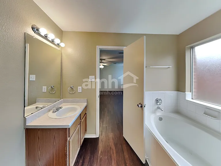 9618 Lasbury Dr — Photo 16