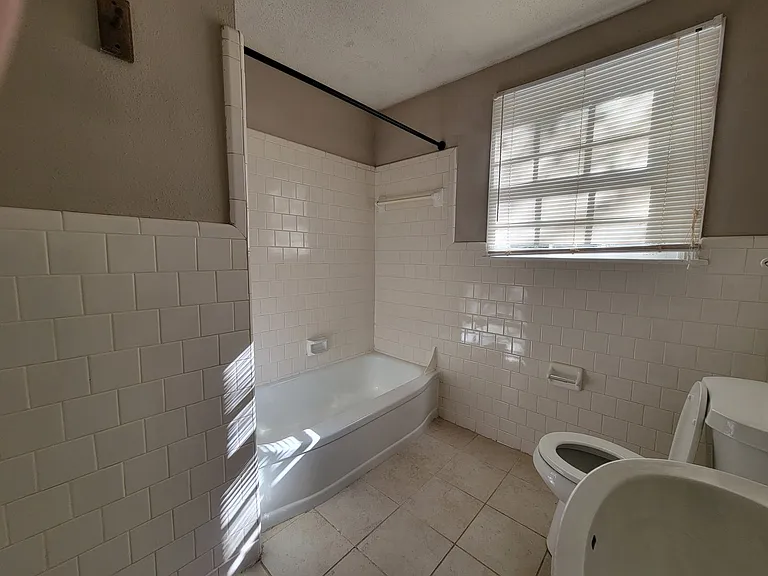 220 Gilleland Dr — Photo 17