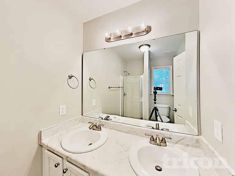 1322 Sasswood Ln — Photo 9