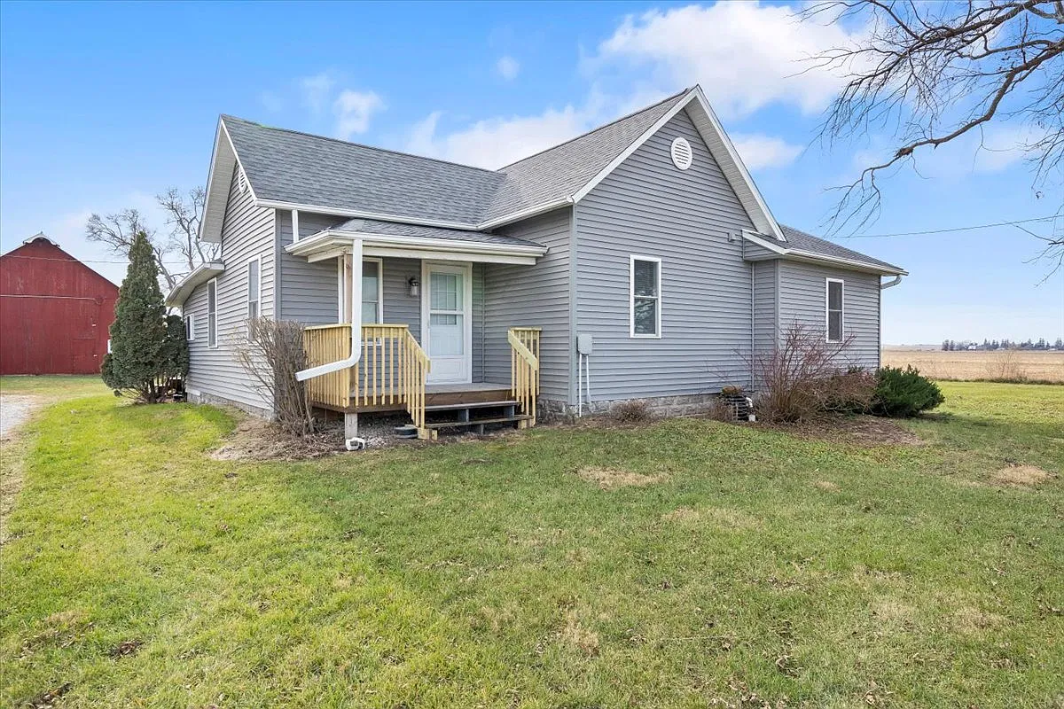 3037 Swan Lake Rd NE — Photo 1