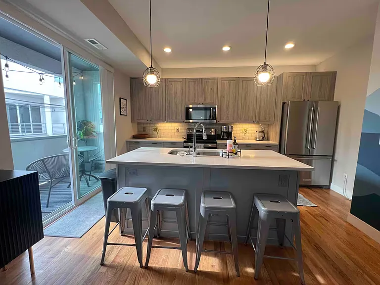 1731 Irving St #105 — Photo 5