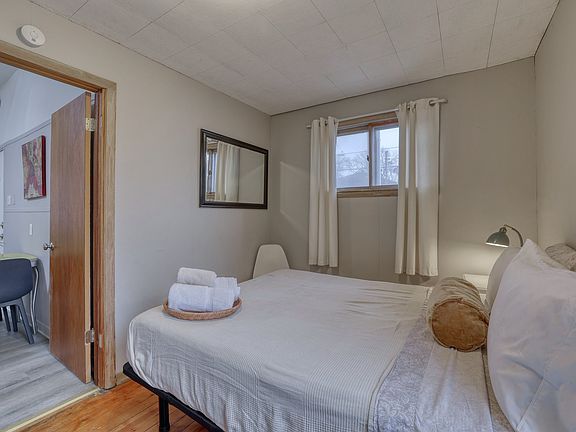 4th image of 2513 S Howell Ave #2
