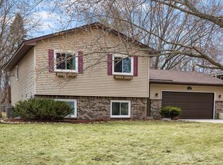 9895 31st Ave N, Plymouth, MN 55441