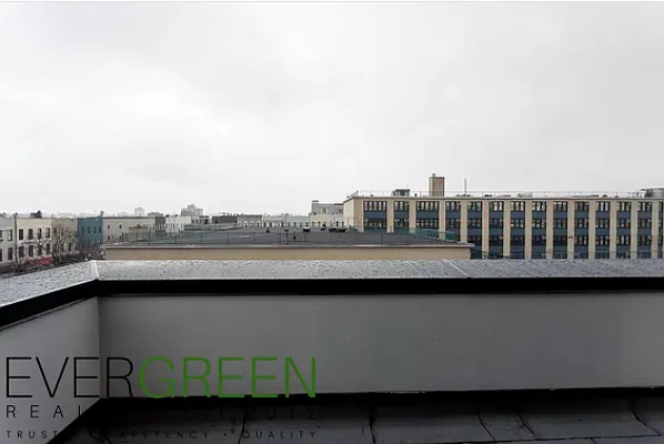 Rented by Greenrock Management | media 37