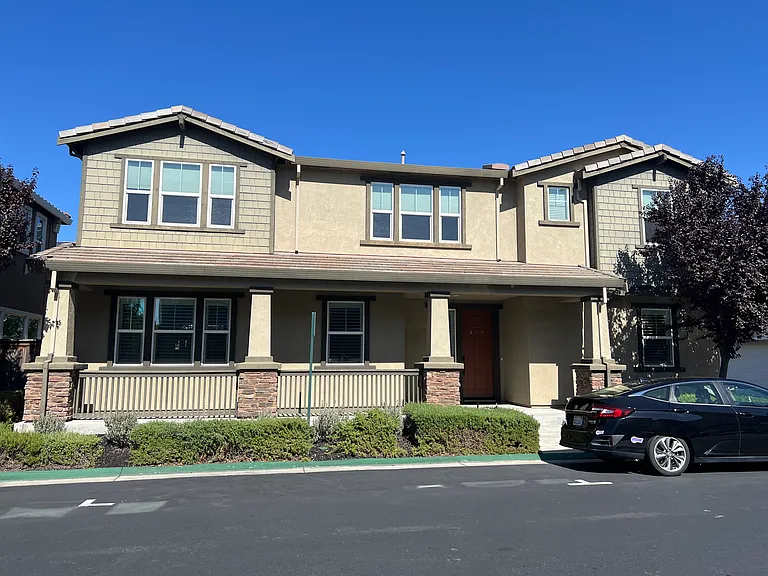843 Barney Cmn — Photo 1