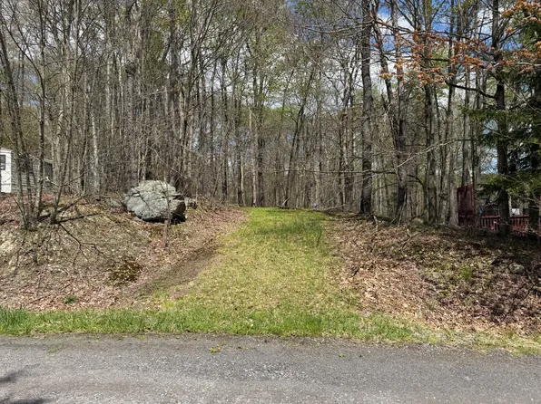 146 Rainbow Dr, Gouldsboro, PA 18424