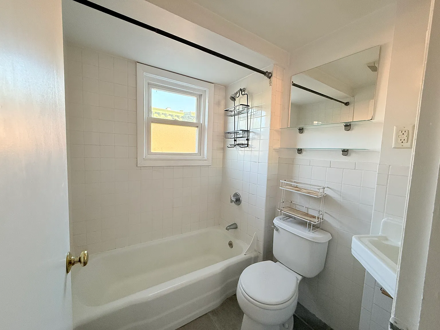 2 bed, 600 sqft, $3,100 — Photo 4
