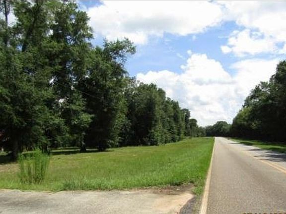 Exterior Neighborhood (street photo)