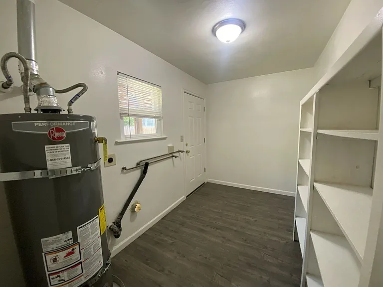 563 W Center St — Photo 17