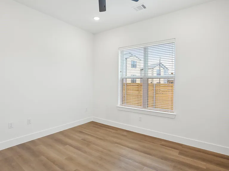 1601-703 Mustang Dr — Photo 16