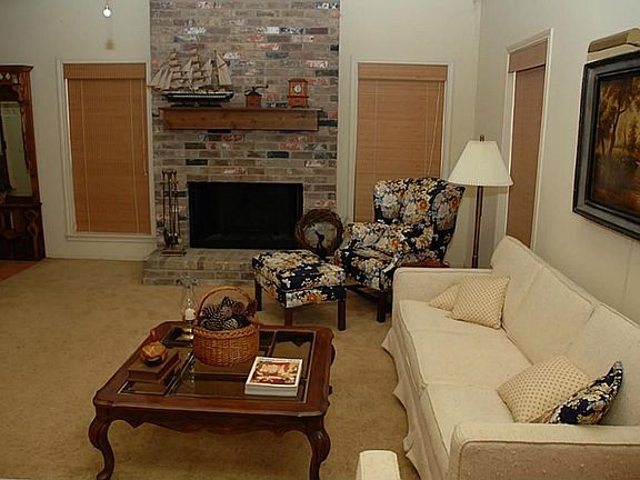 4th image of 11130 Twain Dr