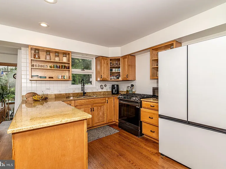 1800 Lark Ln — Photo 15