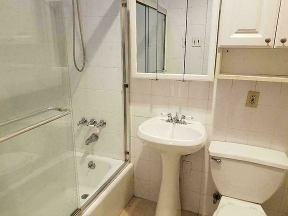 3rd image of 347 E 61st St APT 1RE