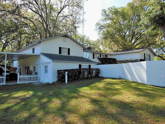 Split Level, Carport