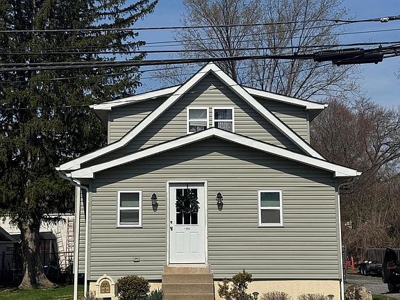 2nd image of 422 Kansas Rd