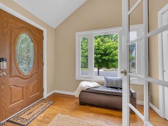 4th image of 15 Oak Pl