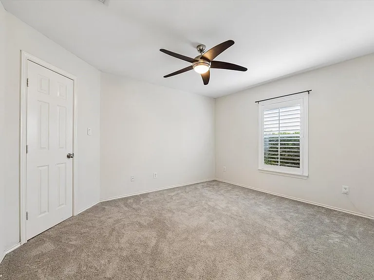 922 W Heights Hollow Ln — Photo 23