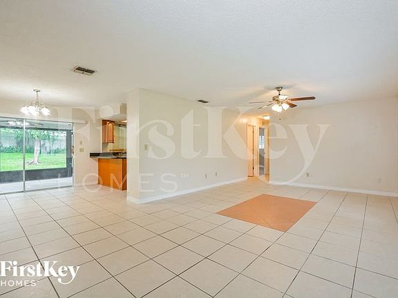 2nd image of 1900 W Chapel Dr
