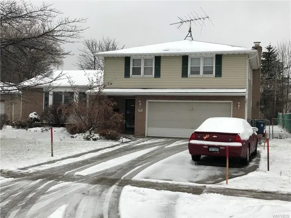 161 Foxpoint W, Williamsville, NY 14221