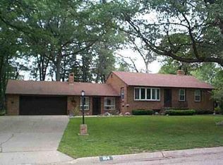 104 Reinders Rd, East Peoria, IL 61611