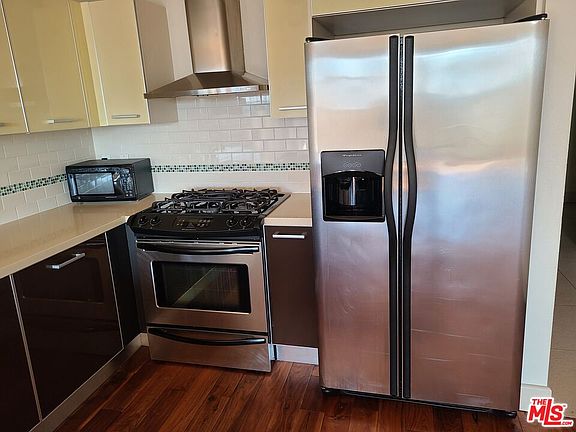 3rd image of 848 S Irolo St #406