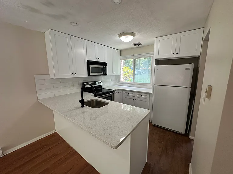 201 Baxter Rd #C — Photo 6