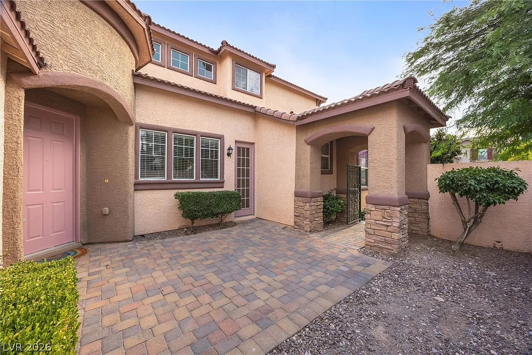 5 bed, 3.0 bath, 2451 sqft, $2,650 — Photo 4