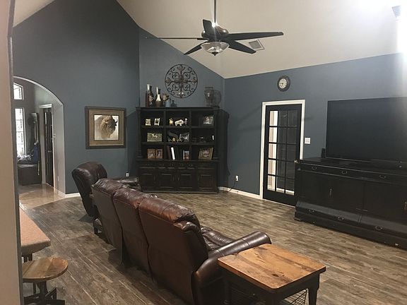 4th image of 919 McDaniel Dr