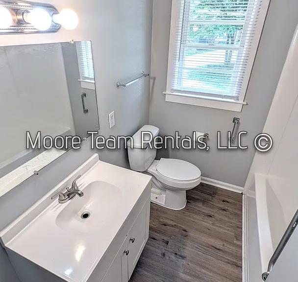182 Ewart Dr — Photo 8