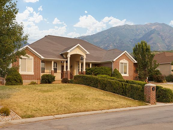 3rd image of 794 N Valley View Cir