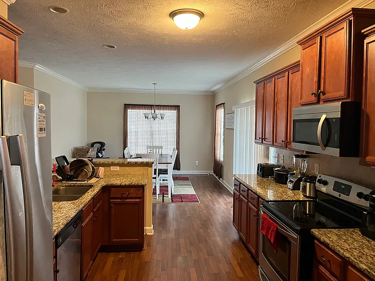 277 Century Dr — Photo 3