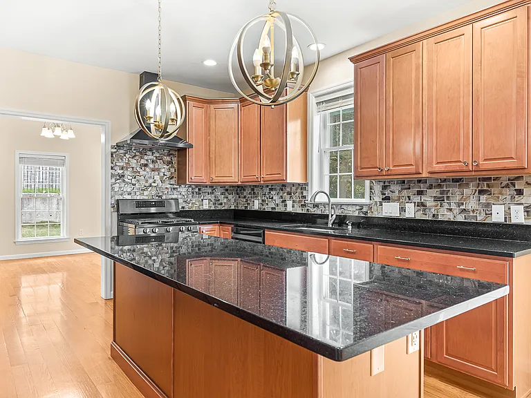 18 Grant Rd — Photo 2