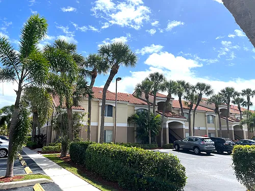 815 W Boynton Beach Blvd Photo 1