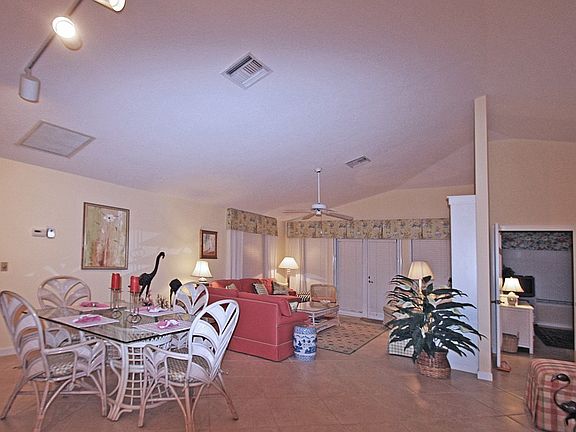 5th image of 104 S Carmel Ct