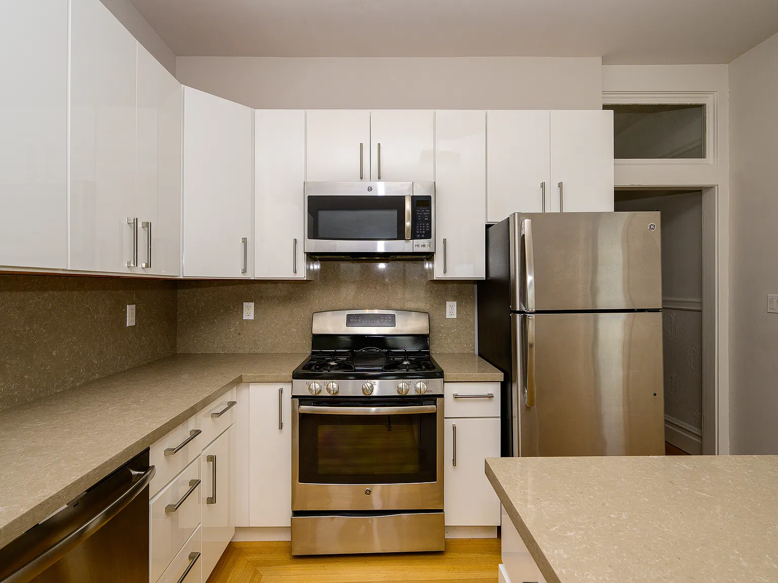 2 bed, 1300 sqft, $6,495 — Photo 3