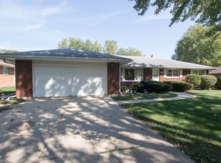 1130 Squire Dr, Aurora, IL 60505