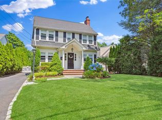 28 Meadowbrook Rd, Syosset, NY 11791