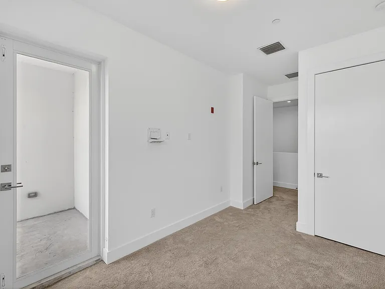 1044 NE 18th Ave #203 — Photo 26