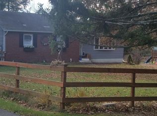 2 Ivy Cliff Rd, Campbell Hall, NY 10916